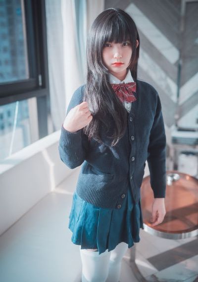 年轻的秘书4在线观看_BD手机免费观看完整