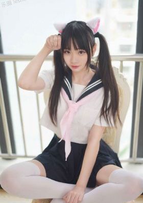 老赵抱着媛媛在厨房做视频播放_完整无删减版